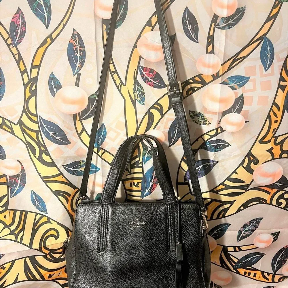 Kate Spade Pebbled Leather Crossbody - GUC -